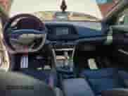 2020 Hyundai Elantra Sport z VIN KMHD04LBXLU070409, wystawiony jako Copart lot #69004755 z przebiegiem 160 828 mil mil oraz Szkoda całkowita • Salvage title. Historia ofert i sprzedaży dostępna na DreamBid. Obrazek 8.