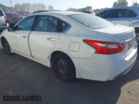 2016 Nissan Altima SL z VIN 1N4AL3AP6GC271927, wystawiony jako IAAI lot #43188793 z przebiegiem 134 176 mil mil oraz . Historia ofert i sprzedaży dostępna na DreamBid. Obrazek 3.