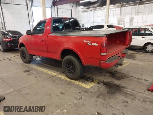 2003 Ford F-150 XL z VIN 1FTRF18W63NB74084, wystawiony jako IAAI lot #41516151 z przebiegiem 216 235 mil mil oraz . Historia ofert i sprzedaży dostępna na DreamBid. Obrazek 3.