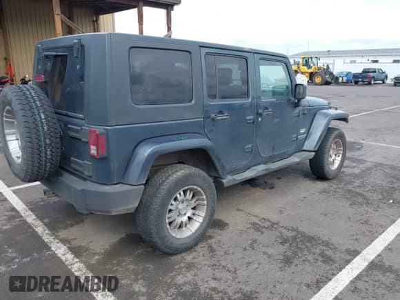 2007 Jeep Wrangler Unlimited Sahara z VIN 1J4GA59107L120503, wystawiony jako IAAI lot #42019384 z przebiegiem 230 965 mil mil oraz . Historia ofert i sprzedaży dostępna na DreamBid. Obrazek 4.