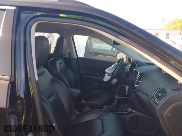 2019 Jeep Compass Limited with VIN 3C4NJDCBXKT679305, listed as a IAAI auction lot 43059390 with 59,547 mi miles and . Bid and sale history available at DreamBid. Image 5.