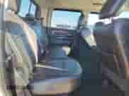 2016 Ram 1500 Laramie z VIN 1C6RR7NM1GS392560, wystawiony jako Copart lot #81747995 z przebiegiem 145 988 mil mil oraz Czysty tytuł • Clean title. Historia ofert i sprzedaży dostępna na DreamBid. Obrazek 10.