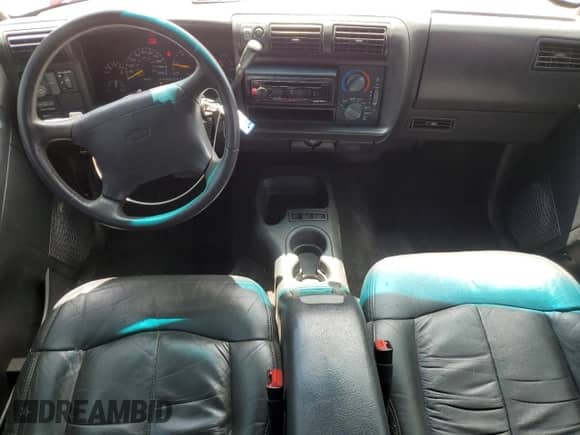 1995 Chevrolet Blazer with VIN 1GNDT13W2S2244651, listed as a Copart auction lot 63867345 with 152,182 mi miles and Salvage title. Bid and sale history available at DreamBid. Image 8.