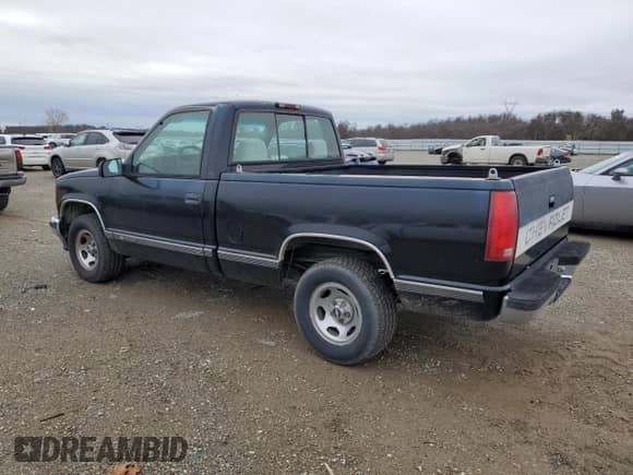 1997 Chevrolet Silverado 1500 with VIN 1GCEC14R5VZ187489, listed as a Copart auction lot 87211824 with 211,353 mi miles and Clean title. Bid and sale history available at DreamBid. Image 2.