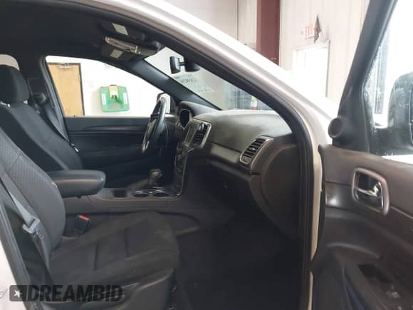 2018 Jeep Grand Cherokee Altitude with VIN 1C4RJFAG9JC370379, listed as a IAAI auction lot 42438234 with 117,193 mi miles and . Bid and sale history available at DreamBid. Image 5.