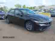 2025 Hyundai Elantra SEL Sport z VIN KMHLM4DJ9SU123170, wystawiony jako IAAI lot #43093903 z przebiegiem 1 868 mil mil oraz . Historia ofert i sprzedaży dostępna na DreamBid. Obrazek 1.