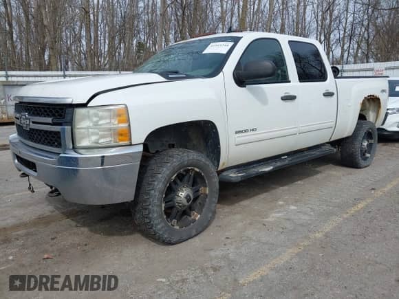 2011 Chevrolet Silverado 2500HD LT with VIN 1GC1KXC89BF253469, listed as a IAAI auction lot 41943244 with Not provided miles and . Bid and sale history available at DreamBid. Image 2.