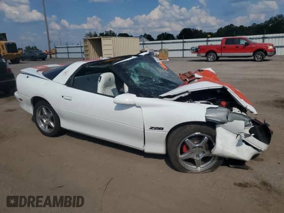 1997 Chevrolet Camaro Z28 z VIN 2G1FP22P6V2114000, wystawiony jako Copart lot #72685104 z przebiegiem Nie podano mil oraz Szkoda całkowita • Salvage title. Historia ofert i sprzedaży dostępna na DreamBid. Obrazek 4.