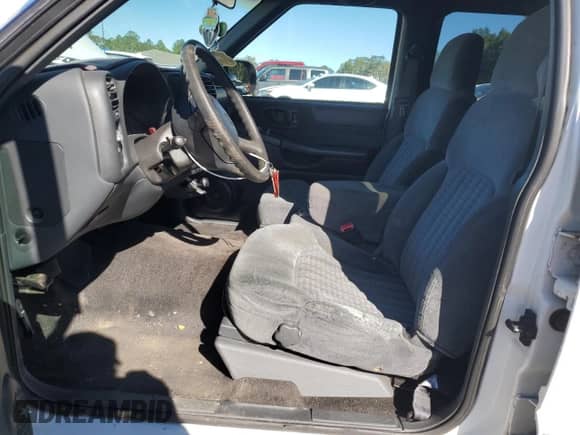 2000 Chevrolet Blazer LS z VIN 1GNCS13W4YK132571, wystawiony jako Copart lot #81794244 z przebiegiem 152 253 mil mil oraz Szkoda całkowita • Salvage title. Historia ofert i sprzedaży dostępna na DreamBid. Obrazek 7.