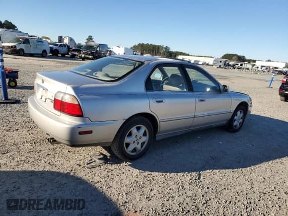 1996 Honda Accord EX z VIN 1HGCE6677TA009168, wystawiony jako Copart lot #87601175 z przebiegiem 179 157 mil mil oraz Szkoda całkowita • Salvage title. Historia ofert i sprzedaży dostępna na DreamBid. Obrazek 3.