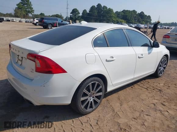 2014 Volvo S60 T6 with VIN YV1902FH3E2274346, listed as a IAAI auction lot 43229130 with 168,321 mi miles and . Bid and sale history available at DreamBid. Image 4.