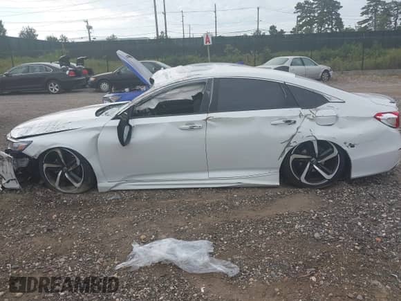 2021 Honda Accord Sport z VIN 1HGCV2F38MA016718, wystawiony jako IAAI lot #43208169 z przebiegiem 52 090 mil mil oraz . Historia ofert i sprzedaży dostępna na DreamBid. Obrazek 17.