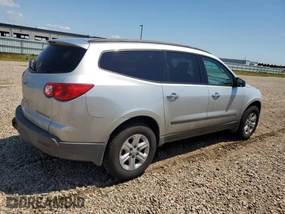 2010 Chevrolet Traverse LS z VIN 1GNLVEED2AS156268, wystawiony jako Copart lot #65607445 z przebiegiem Nie podano mil oraz Czysty tytuł • Clean title. Historia ofert i sprzedaży dostępna na DreamBid. Obrazek 3.