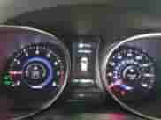 2013 Hyundai Santa Fe Sport z VIN 5XYZU3LA5DG117297, wystawiony jako Copart lot #70342135 z przebiegiem 136 447 mil mil oraz Szkoda całkowita • Salvage title. Historia ofert i sprzedaży dostępna na DreamBid. Obrazek 9.