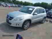 2010 Volkswagen Tiguan с VIN WVGBV9AX0AW002514, выставлен на аукционе IAAI как лот 42625552 с пробегом 126 391 миль миль и . История ставок и продаж доступна на DreamBid. Изображение 16.