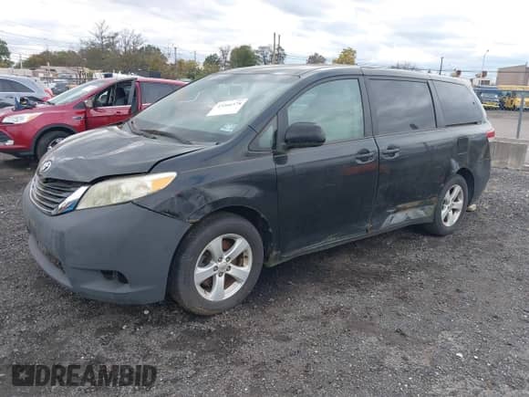2012 Toyota Sienna с VIN 5TDKA3DC1CS009352, выставлен на аукционе IAAI как лот 43466378 с пробегом 386 451 миль миль и . История ставок и продаж доступна на DreamBid. Изображение 17.