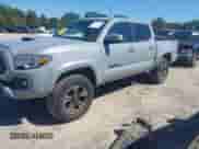 2019 Toyota Tacoma TRD Off Road z VIN 3TMCZ5AN2KM207371, wystawiony jako IAAI lot #43130878 z przebiegiem 104 178 mil mil oraz . Historia ofert i sprzedaży dostępna na DreamBid. Obrazek 2.
