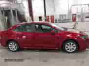 2024 Toyota Corolla LE z VIN 5YFB4MDE2RP219832, wystawiony jako IAAI lot #43213313 z przebiegiem 8 153 mil mil oraz . Historia ofert i sprzedaży dostępna na DreamBid. Obrazek 13.