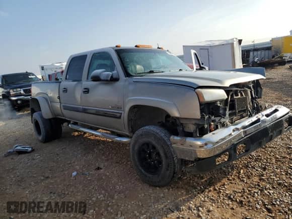 2003 Chevrolet Silverado 2500HD LT z VIN 1GCHK231X3F127918, wystawiony jako Copart lot #81855134 z przebiegiem 219 008 mil mil oraz Szkoda całkowita • Salvage title. Historia ofert i sprzedaży dostępna na DreamBid. Obrazek 4.
