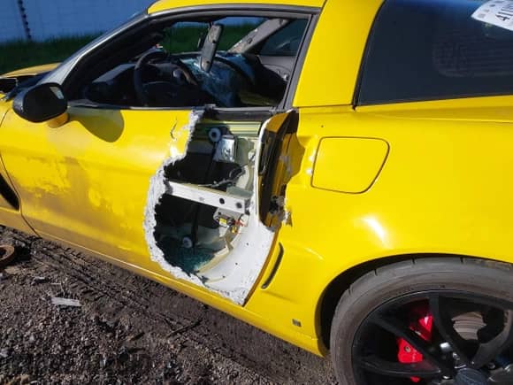 2006 Chevrolet Corvette Z06 с VIN 1G1YY26E065101246, выставлен на аукционе IAAI как лот 41198786 с пробегом Не указан миль и . История ставок и продаж доступна на DreamBid. Изображение 11.