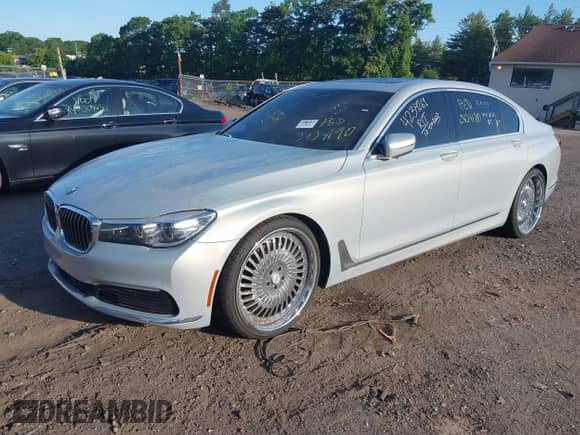 2019 BMW 7 Series 740i xDrive with VIN WBA7E4C53KGV70385, listed as a IAAI auction lot 39556837 with Not provided miles and . Bid and sale history available at DreamBid. Image 2.