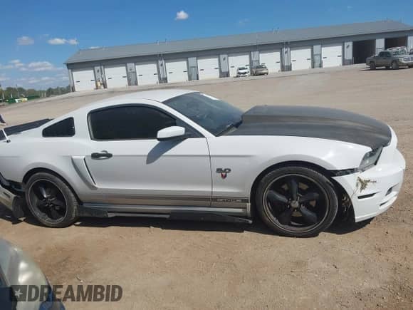 2014 Ford Mustang GT z VIN 1ZVBP8CF8E5200618, wystawiony jako IAAI lot #43128311 z przebiegiem 115 137 mil mil oraz . Historia ofert i sprzedaży dostępna na DreamBid. Obrazek 13.