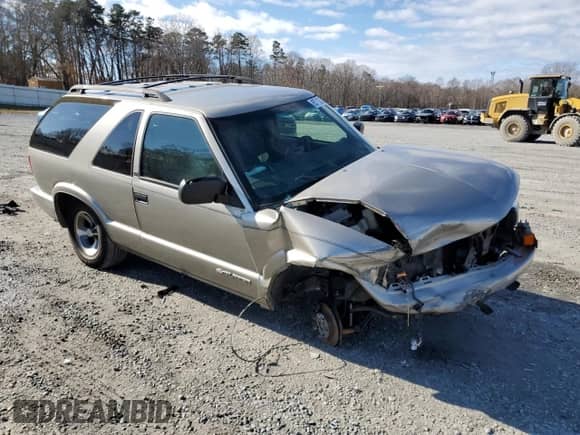 2002 Chevrolet Blazer LS с VIN 1GNCS18W22K217327, выставлен на аукционе Copart как лот 85713224 с пробегом 122 792 миль миль и Списание • Salvage title. История ставок и продаж доступна на DreamBid. Изображение 4.