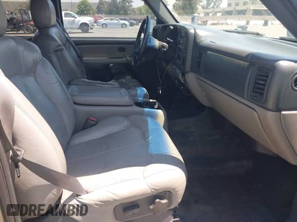 2001 Chevrolet Suburban LS z VIN 3GNFK16T01G237068, wystawiony jako IAAI lot #42772933 z przebiegiem 217 842 mil mil oraz . Historia ofert i sprzedaży dostępna na DreamBid. Obrazek 5.