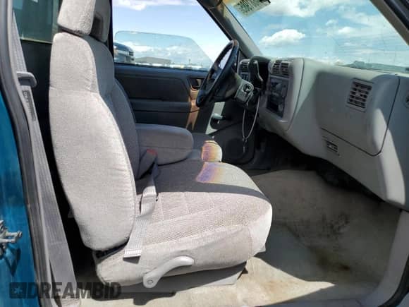1995 Chevrolet S-10 LS z VIN 1GCCS14W6S8178835, wystawiony jako Copart lot #54881985 z przebiegiem 235 787 mil mil oraz Szkoda całkowita • Salvage title. Historia ofert i sprzedaży dostępna na DreamBid. Obrazek 10.