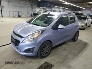 2015 Chevrolet Spark LS z VIN KL8CB6S92FC738906, wystawiony jako Copart lot #91193185 z przebiegiem 86 872 mil mil oraz Czysty tytuł • Clean title. Historia ofert i sprzedaży dostępna na DreamBid. Obrazek 1.