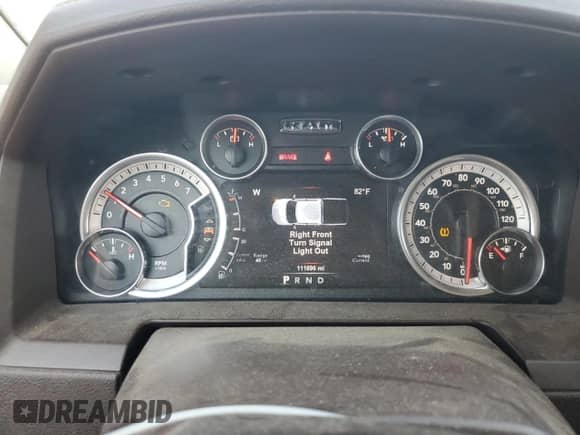 2015 Ram 1500 Laramie z VIN 1C6RR7NT6FS556262, wystawiony jako Copart lot #84648375 z przebiegiem 111 696 mil mil oraz Czysty tytuł • Clean title. Historia ofert i sprzedaży dostępna na DreamBid. Obrazek 9.