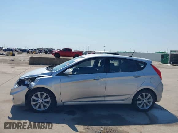 2013 Hyundai Accent SE с VIN KMHCU5AE9DU120169, выставлен на аукционе IAAI как лот 43174281 с пробегом 131 923 миль миль и . История ставок и продаж доступна на DreamBid. Изображение 14.