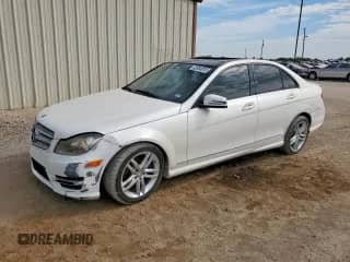 2013 Mercedes-Benz C 250 Sport с VIN WDDGF4HB0DR271688, выставлен на аукционе Copart как лот 82304915 с пробегом 150 960 миль миль и Чистый • Clean title. История ставок и продаж доступна на DreamBid. Изображение 1.