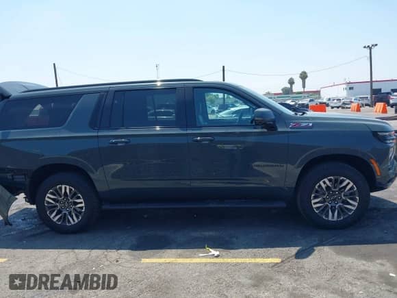 2025 Chevrolet Suburban Z71 с VIN 1GNS6DRD1SR133618, выставлен на аукционе IAAI как лот 42930383 с пробегом 5 902 миль миль и . История ставок и продаж доступна на DreamBid. Изображение 13.