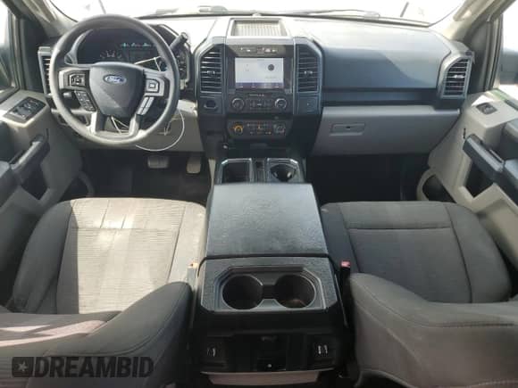 2020 Ford F-150 XL z VIN 1FTEW1CP6LFC63193, wystawiony jako Copart lot #84207455 z przebiegiem 172 086 mil mil oraz Czysty tytuł • Clean title. Historia ofert i sprzedaży dostępna na DreamBid. Obrazek 8.