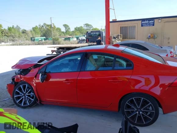 2018 Volvo S60 Dynamic с VIN YV140MTL8J2460974, выставлен на аукционе IAAI как лот 41535457 с пробегом 59 272 миль миль и . История ставок и продаж доступна на DreamBid. Изображение 14.