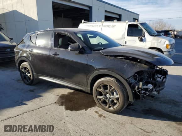 2024 Dodge Hornet R/T z VIN ZACPDFCW4R3A07943, wystawiony jako Copart lot #45704215 z przebiegiem 2 846 mil mil oraz Szkoda całkowita • Salvage title. Historia ofert i sprzedaży dostępna na DreamBid. Obrazek 4.