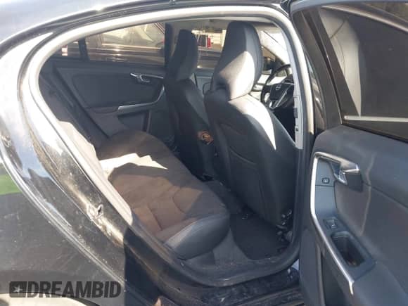 2013 Volvo S60 T5 Premier z VIN YV1612FS0D1213942, wystawiony jako IAAI lot #42667474 z przebiegiem 175 094 mil mil oraz . Historia ofert i sprzedaży dostępna na DreamBid. Obrazek 8.
