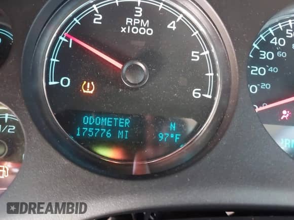 2014 Chevrolet Tahoe LS with VIN 1GNSCAE08ER110786, listed as a IAAI auction lot 42904735 with 175,776 mi miles and . Bid and sale history available at DreamBid. Image 7.