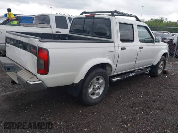 2000 Nissan Frontier XE with VIN 1N6ED27Y2YC355776, listed as a IAAI auction lot 42107613 with 235,461 mi miles and . Bid and sale history available at DreamBid. Image 4.