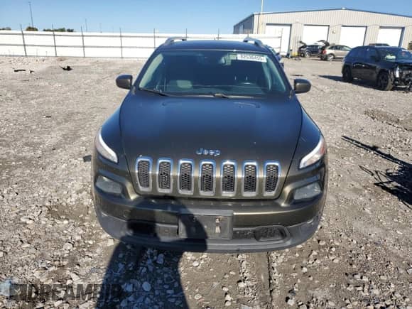 2014 Jeep Cherokee Latitude with VIN 1C4PJMCS8EW223312, listed as a Copart auction lot 82536455 with 198,060 mi miles and Clean title. Bid and sale history available at DreamBid. Image 5.