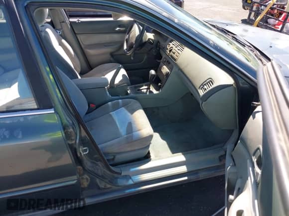 1997 Honda Accord Value z VIN 1HGCD5682VA171573, wystawiony jako IAAI lot #42238337 z przebiegiem 192 929 mil mil oraz . Historia ofert i sprzedaży dostępna na DreamBid. Obrazek 5.