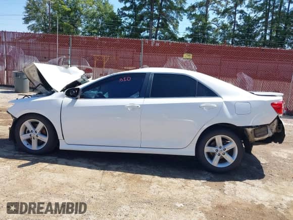 2014 Toyota Camry L with VIN 4T1BF1FK0EU770328, listed as a IAAI auction lot 43172276 with Not provided miles and . Bid and sale history available at DreamBid. Image 13.