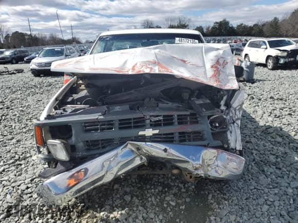 1998 Chevrolet Silverado 1500 with VIN 1GCEC14W6WZ282523, listed as a Copart auction lot 48172135 with 300,836 mi miles and Salvage title. Bid and sale history available at DreamBid. Image 5.
