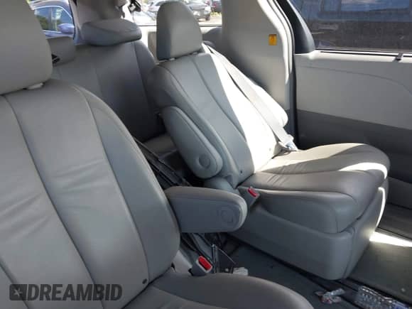 2013 Toyota Sienna XLE с VIN 5TDDK3DC6DS055136, выставлен на аукционе IAAI как лот 40085074 с пробегом 162 022 миль миль и . История ставок и продаж доступна на DreamBid. Изображение 8.