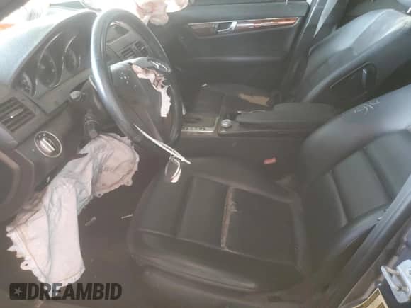 2011 Mercedes-Benz C 300 Sport z VIN WDDGF8BB9BR156620, wystawiony jako Copart lot #85913575 z przebiegiem Nie podano mil oraz Szkoda całkowita • Salvage title. Historia ofert i sprzedaży dostępna na DreamBid. Obrazek 7.