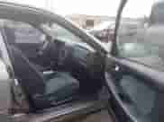 2002 Hyundai Sonata z VIN KMHWF25S82A572196, wystawiony jako IAAI lot #43507157 z przebiegiem 202 938 mil mil oraz . Historia ofert i sprzedaży dostępna na DreamBid. Obrazek 5.
