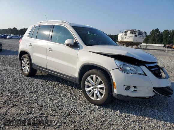 2009 Volkswagen Tiguan S with VIN WVGAV75N49W500283, listed as a Copart auction lot 69247675 with 66,204 mi miles and Salvage title. Bid and sale history available at DreamBid. Image 4.