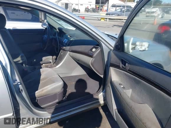 2009 Hyundai Sonata GLS with VIN 5NPET46CX9H434299, listed as a IAAI auction lot 43527897 with 144,792 mi miles and . Bid and sale history available at DreamBid. Image 5.