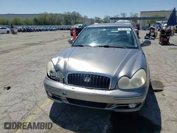 2002 Hyundai Sonata z VIN KMHWF25S72A624112, wystawiony jako Copart lot #56196195 z przebiegiem 54 206 mil mil oraz Szkoda całkowita • Salvage title. Historia ofert i sprzedaży dostępna na DreamBid. Obrazek 13.